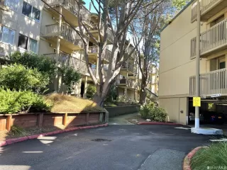 Photo #3: 423722776 Listing