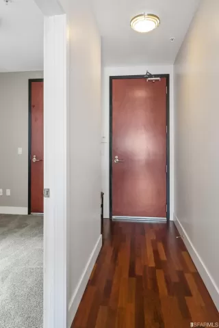 Photo #5: 423722837 Listing
