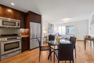 Photo #6: 423723189 Listing