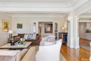 Photo #6: 423724442 Listing