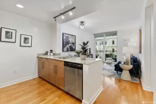 Photo #1: 423725208 Listing 