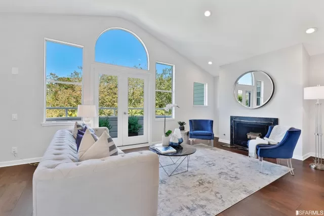 MLS: 423725499 Condo For Sale