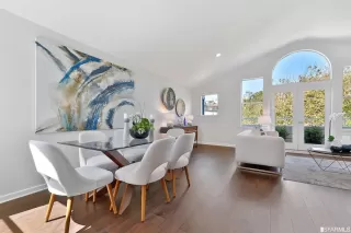 Photo #4: 423725499 Listing