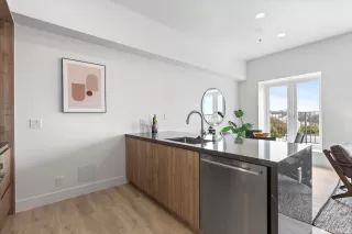 Photo #5: 423725636 Listing