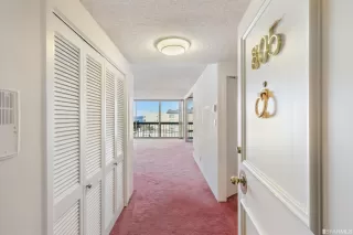 Photo #6: 423725930 Listing