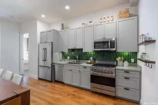 Photo #4: 423725967 Listing 