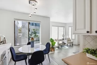 Photo #5: 423726172 Listing 