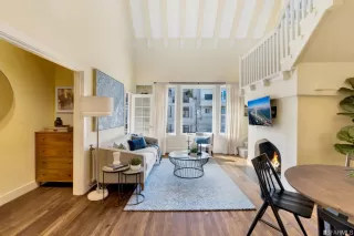 Photo #2: 423726233 Listing