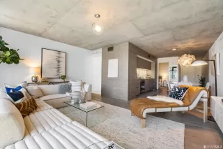 Photo #3: 423726936 Listing