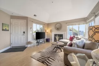 Photo #6: 423726984 Listing