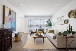 Photo #2: 423727008 Listing