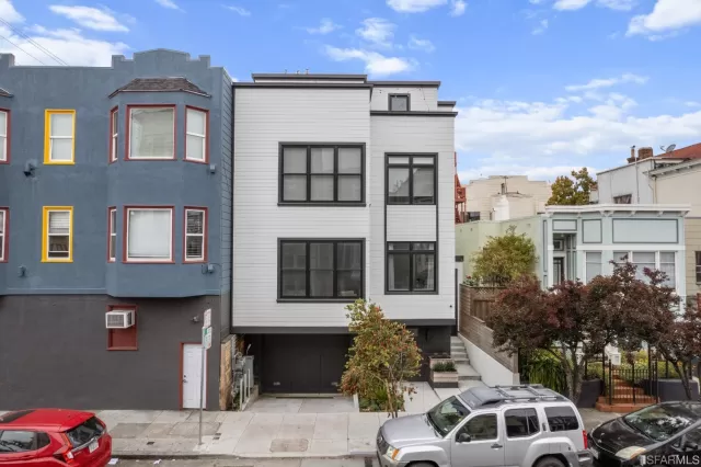 MLS: 423727024 Condo For Sale