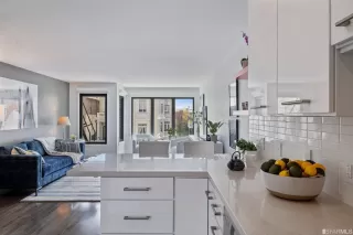 Photo #3: 423727039 Listing