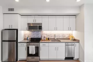 Photo #6: 423727207 Listing