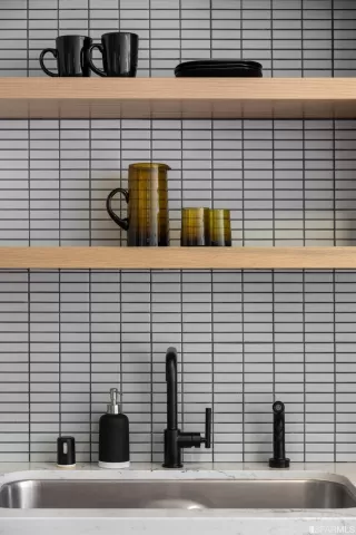 Photo #4: 423727270 Listing