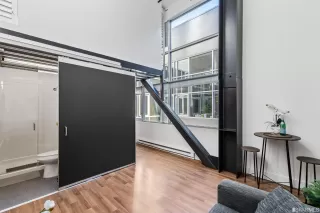 Photo #6: 423727536 Listing 