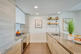 Photo #6: 423728044 Listing