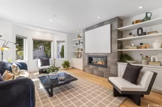 Photo #5: 423728117 Listing