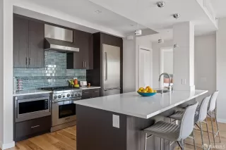 Photo #4: 423728431 Listing