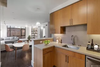 Photo #5: 423728535 Listing