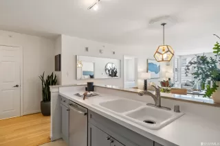 Photo #5: 423728810 Listing