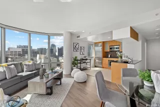 Photo #3: 423730983 Listing