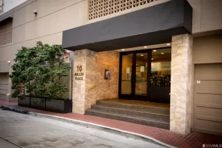 Photo #2: 423731126 Listing 