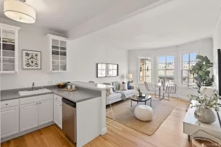 Photo #3: 423731851 Listing