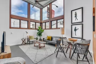 Photo #2: 423732657 Listing 