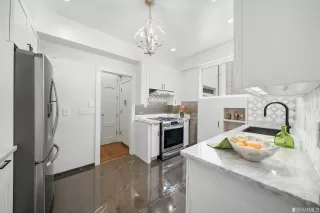 Photo #4: 423732888 Listing