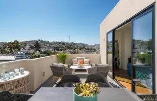 Photo #1: 423733102 Listing