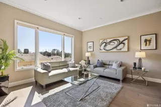 Photo #5: 423734102 Listing