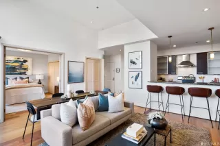 Photo #5: 423734231 Listing