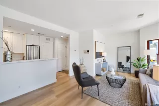 Photo #6: 423734654 Listing