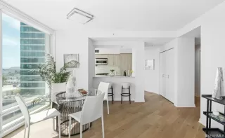 Photo #6: 423734803 Listing