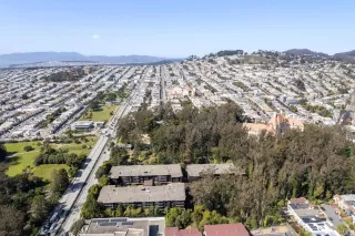 Photo #2: 423734914 Listing