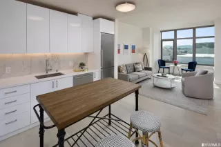 Photo #3: 423735797 Listing