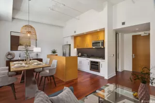 Photo #2: 423736553 Listing