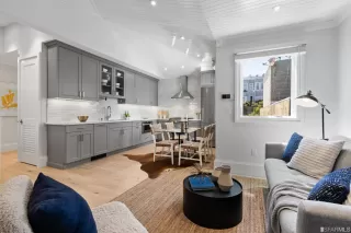 Photo #4: 423736556 Listing 