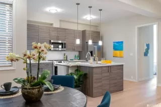 Photo #4: 423736582 Listing