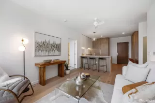 Photo #6: 423736972 Listing 