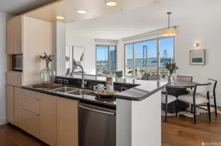 Photo #6: 423737259 Listing