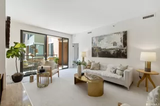 Photo #3: 423737379 Listing