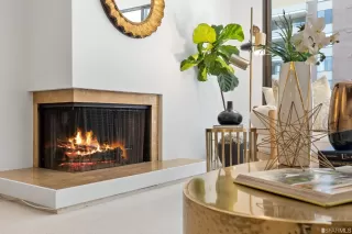 Photo #4: 423737379 Listing