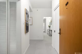 Photo #6: 423737379 Listing