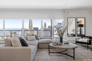 More Details about MLS # 423737658 : 30 MILLER PLACE #8