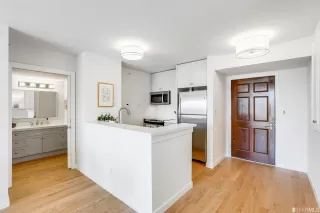 Photo #2: 423739449 Listing