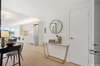 Photo #4: 423739579 Listing