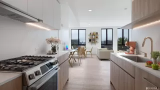 Photo #6: 423739719 Listing