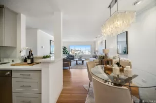 Photo #2: 423740177 Listing